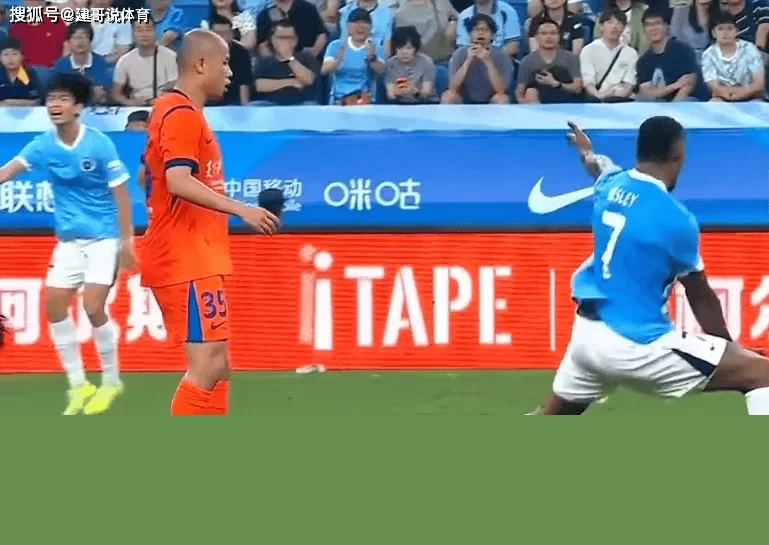 2-1!王彤补时读秒丢球!韩鹏兄弟遭戏耍!泰山关系户再成笑柄_比赛_鹏城_深圳