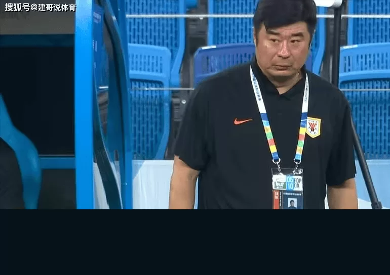 2-1!王彤补时读秒丢球!韩鹏兄弟遭戏耍!泰山关系户再成笑柄_比赛_鹏城_深圳